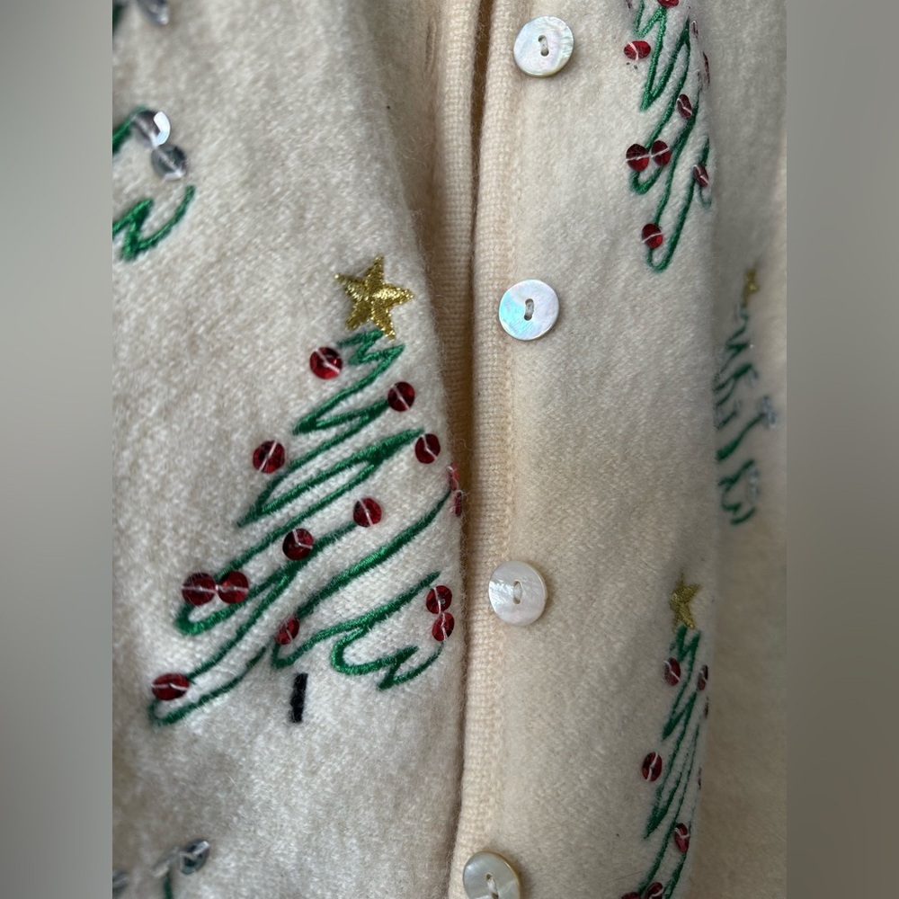 Karen Scott Cream Cardigan w Tree Design - Vintage Christmas Sweater 100% Wool - Picture 3 of 6